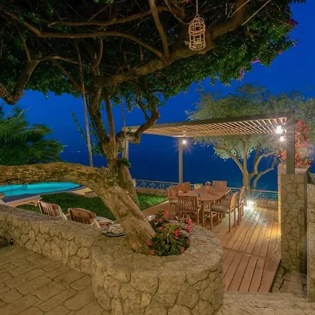 别墅 Corfu Beachfront Vila Benitses