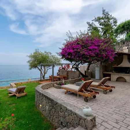 Corfu Beachfront Vila Benitses 别墅