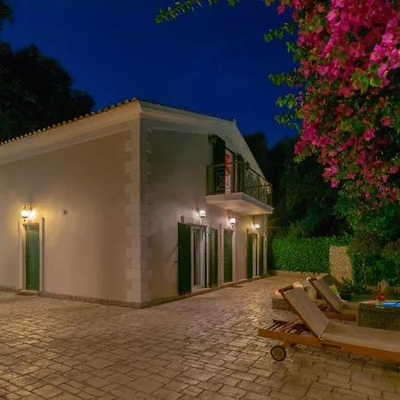 Corfu Beachfront Vila Benitses 别墅 *