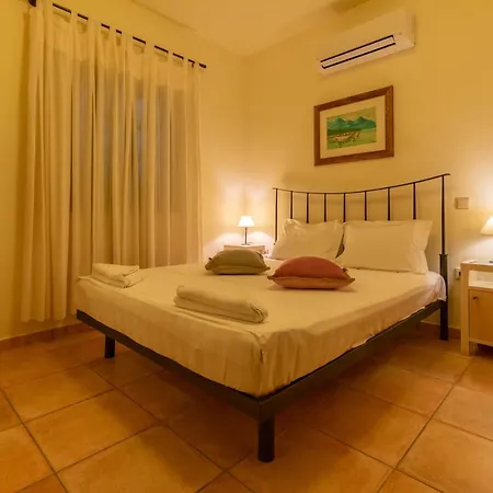 Corfu Beachfront Vila Benitses *