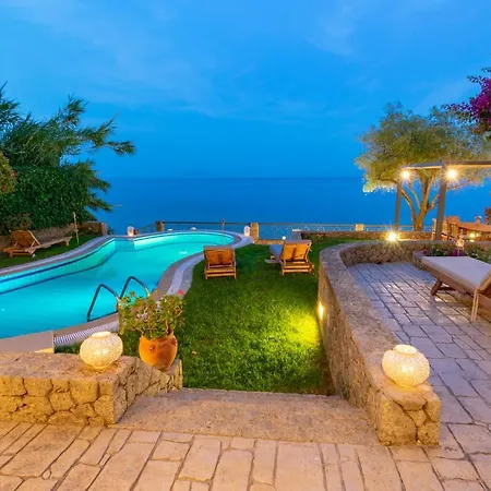 Corfu Beachfront Vila Benitses *