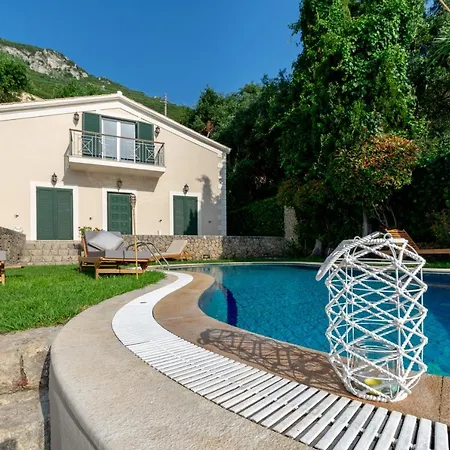 Corfu Beachfront Vila Benitses 别墅