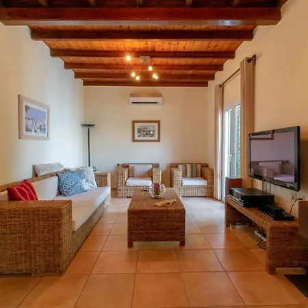 Corfu Beachfront Vila Benitses *