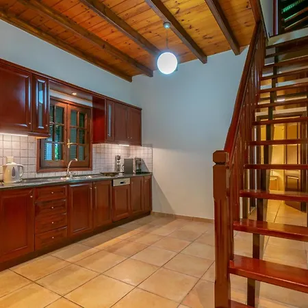Corfu Beachfront Vila Benitses 别墅 贝尼蔡斯