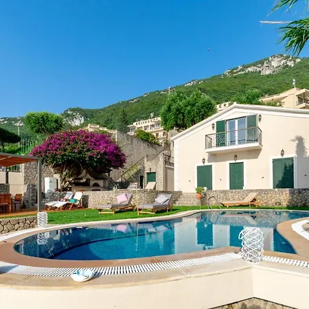 Corfu Beachfront Vila Benitses 别墅 贝尼蔡斯