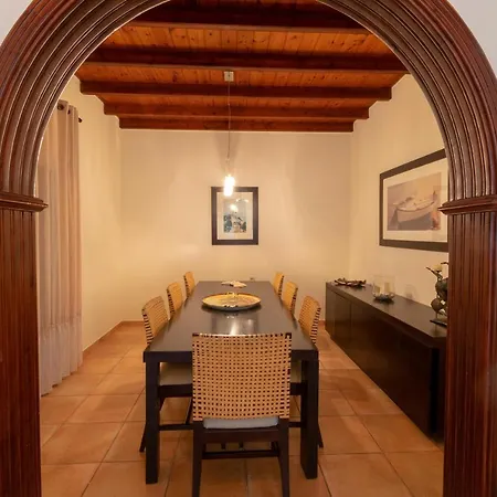 Corfu Beachfront Vila Benitses 别墅 贝尼蔡斯