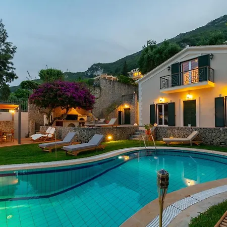 Corfu Beachfront Vila Benitses 别墅 *