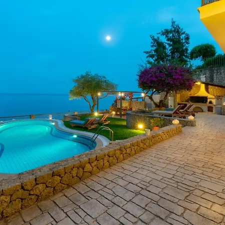 Villa Corfu Beachfront Vila Benitses