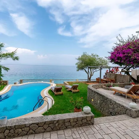 Vilă Corfu Beachfront Vila Benitses *