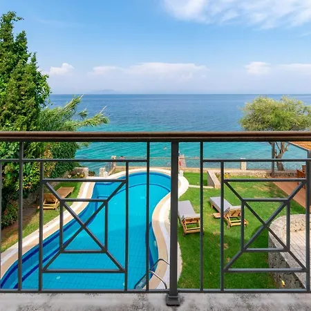 Corfu Beachfront Vila Benitses